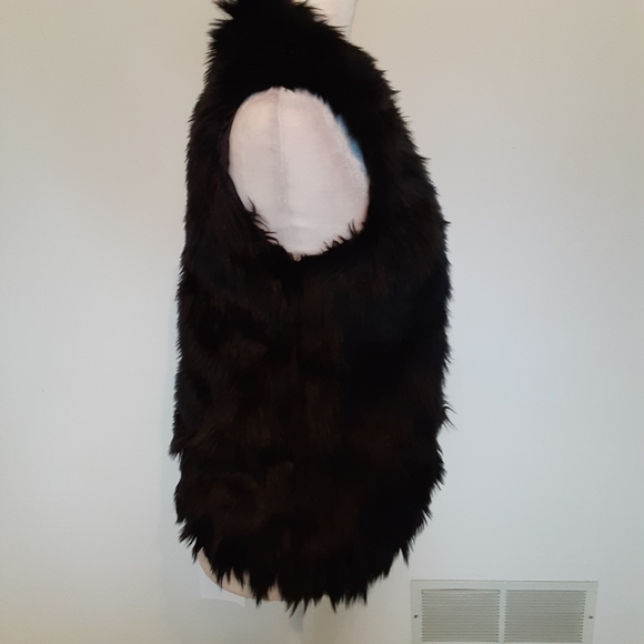 ELLISON FAUX FUR  VEST - Picture 8 of 12